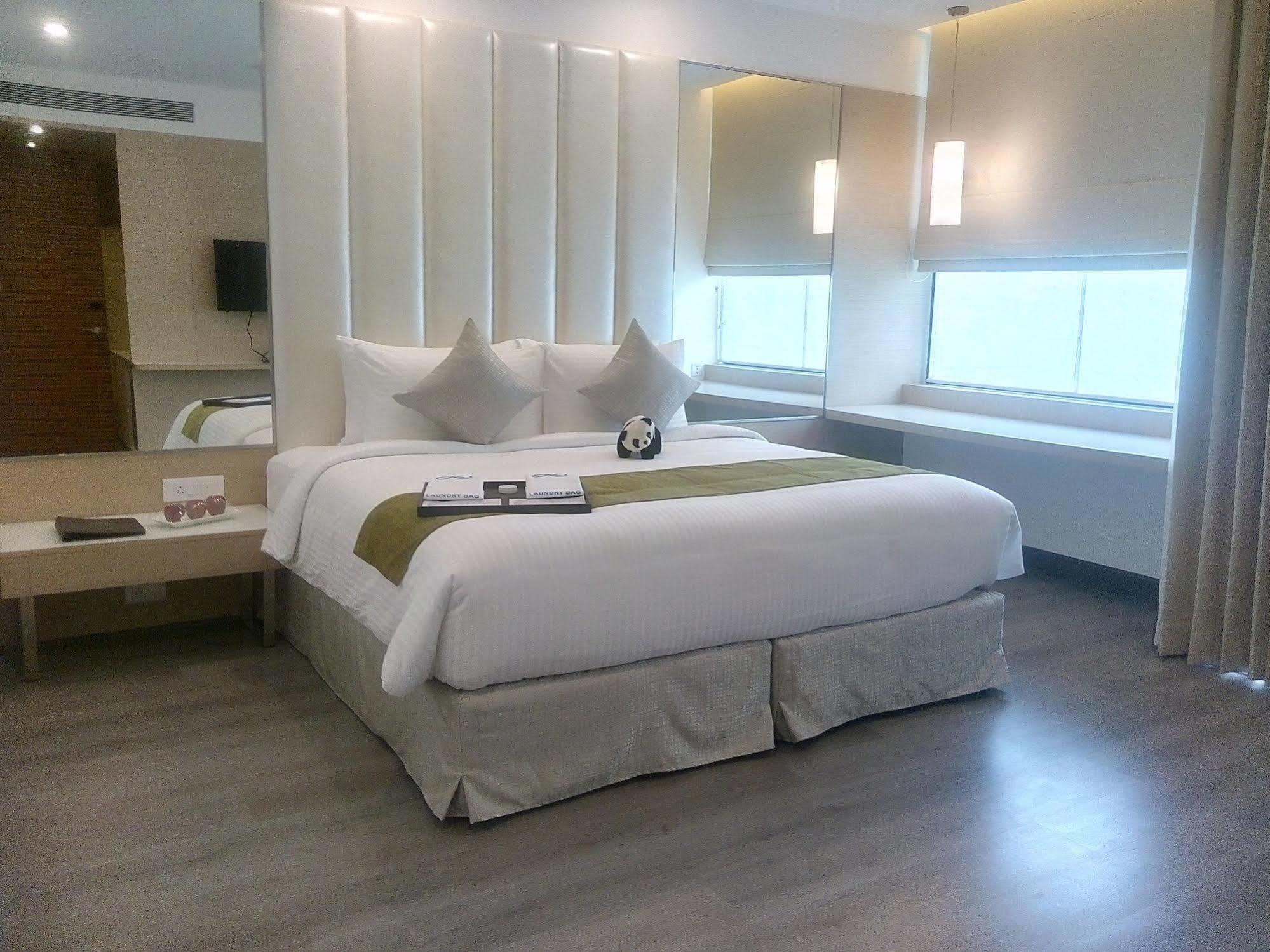 Sarovar Portico Outer Ring Road Bangalore Exterior foto